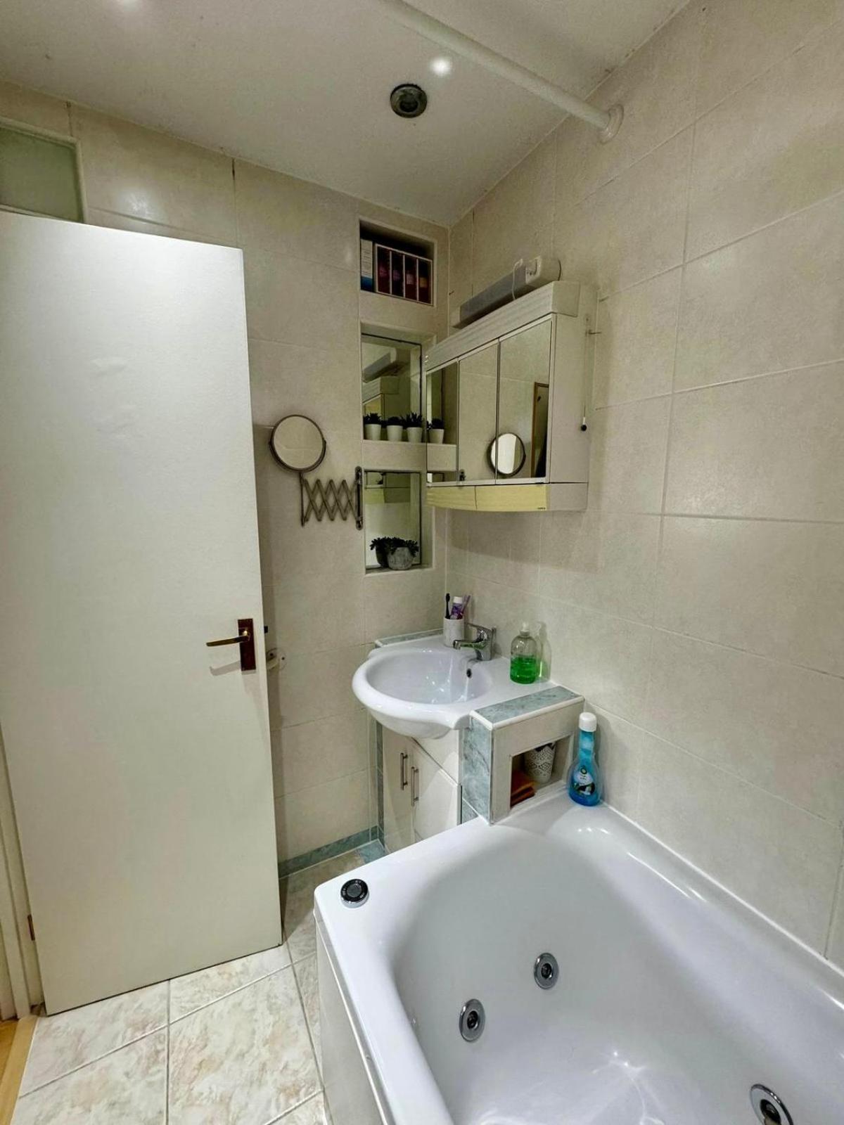 Amazing En-Suite Apartment In Finchley Central London Exteriör bild