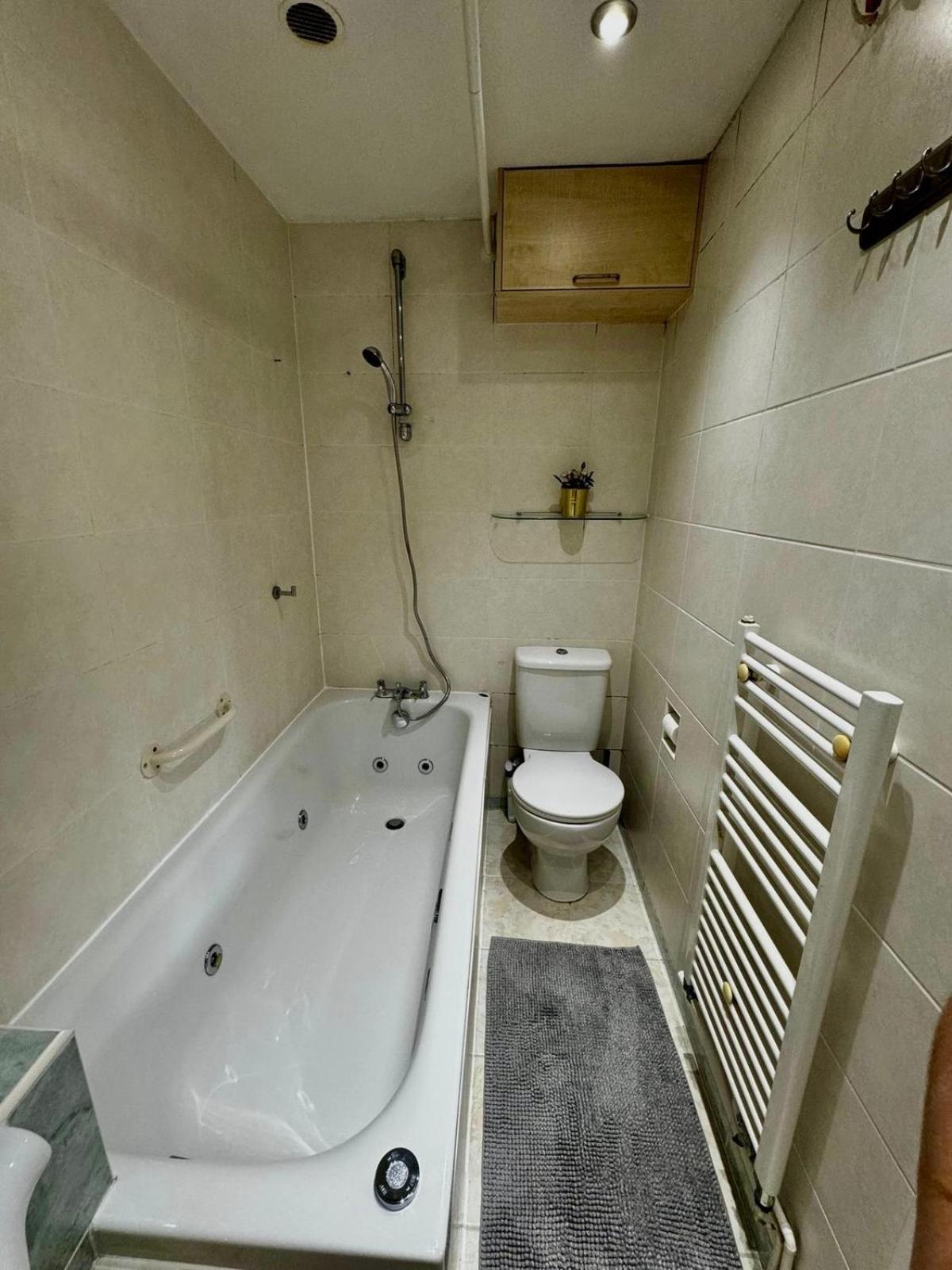 Amazing En-Suite Apartment In Finchley Central London Exteriör bild