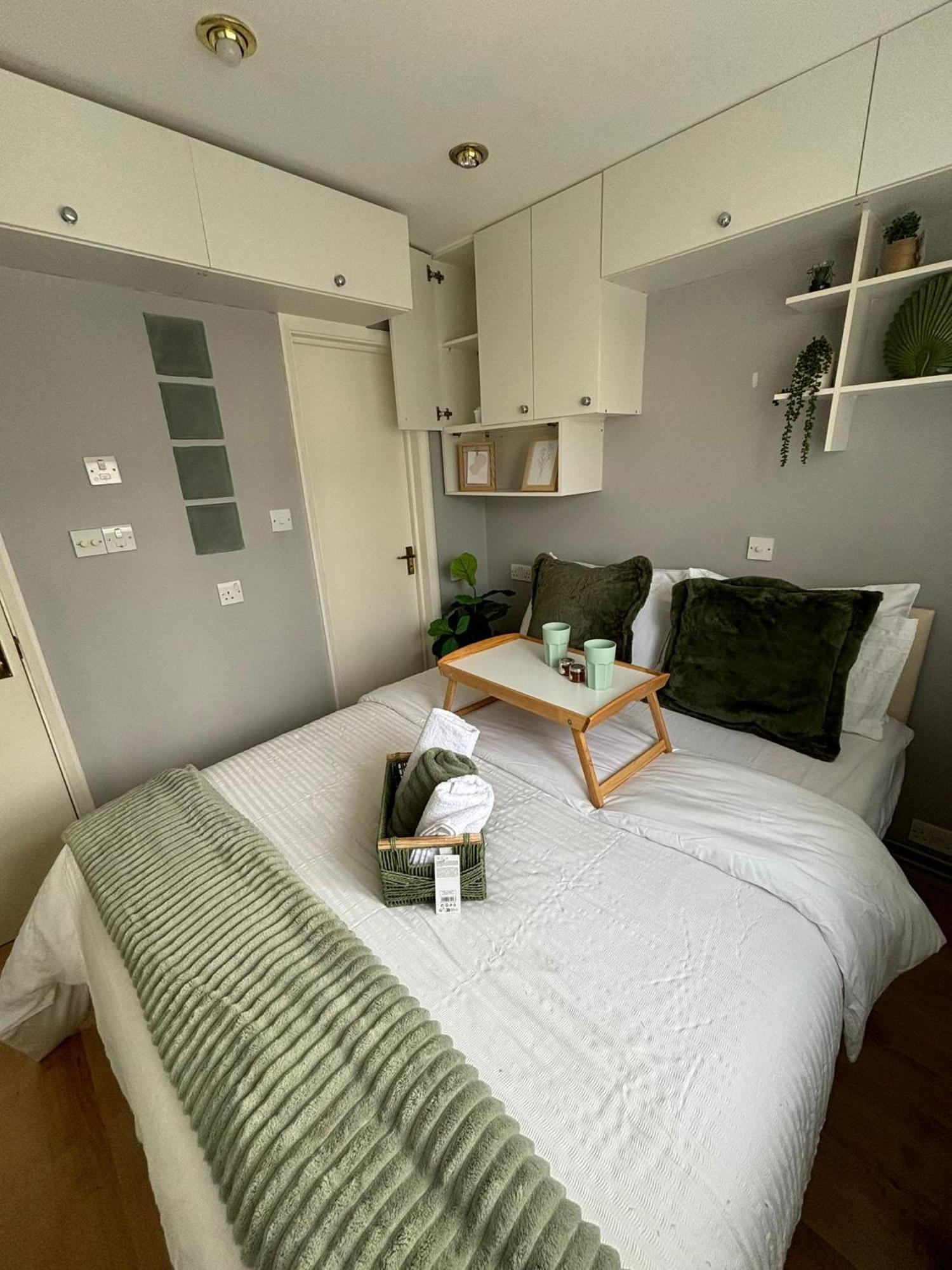 Amazing En-Suite Apartment In Finchley Central London Exteriör bild