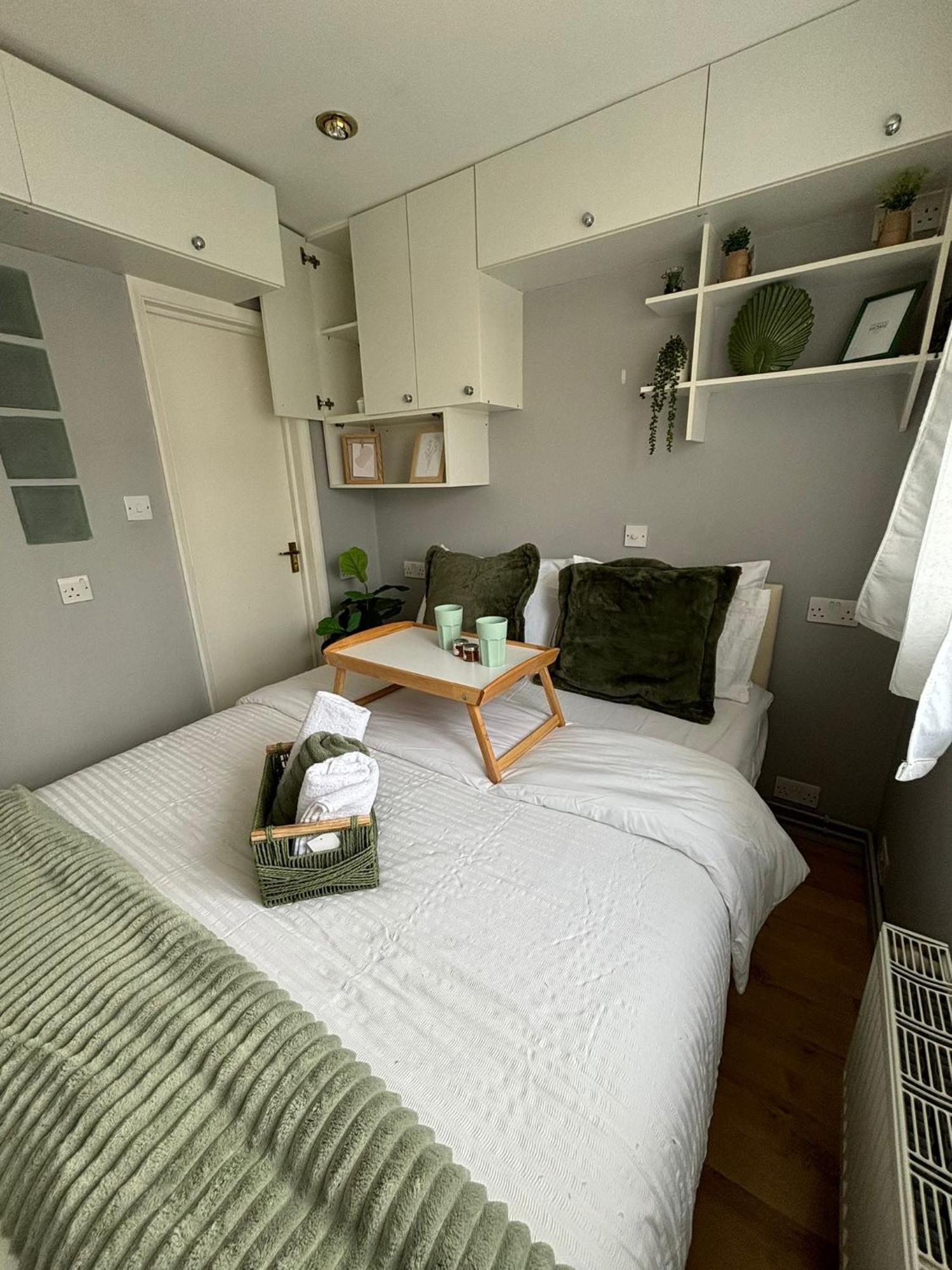 Amazing En-Suite Apartment In Finchley Central London Exteriör bild